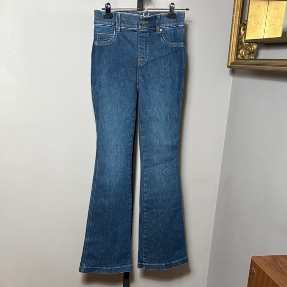NEW Spanx XS High Rise Flare Pull On Denim Jeans 21164Q NWT - Picture 1 of 3